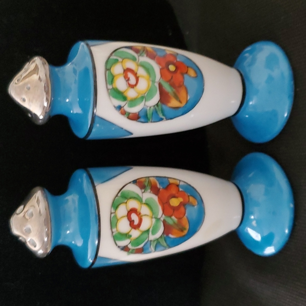 GORGEOUS VINTAGE HAND PAINTED & PEARIZED BLUE FLOWER SALT AND PEPPER SHAKERS